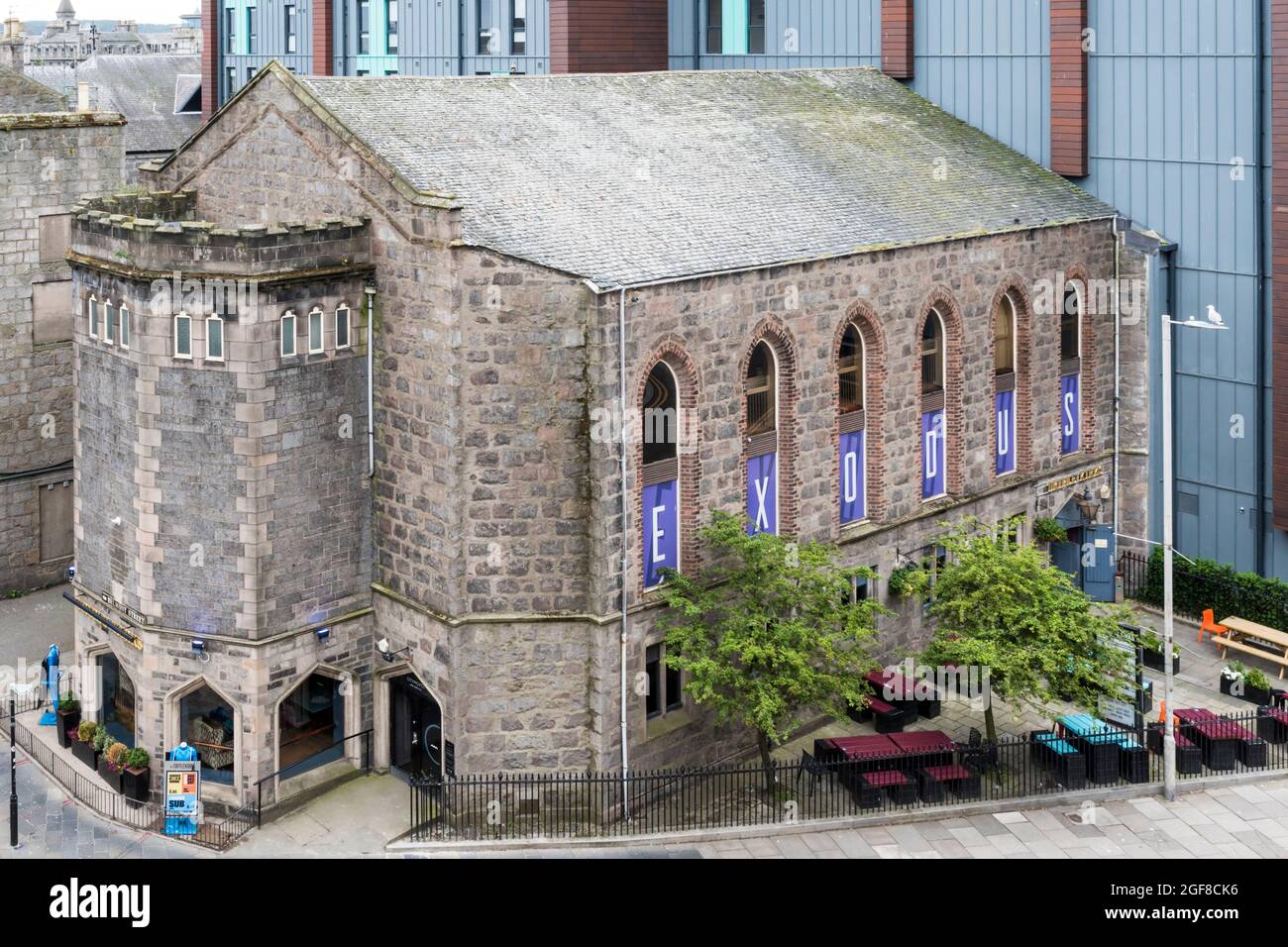 La maison publique Triple Kirks à Aberdeen, dans une église déshabituée. Banque D'Images