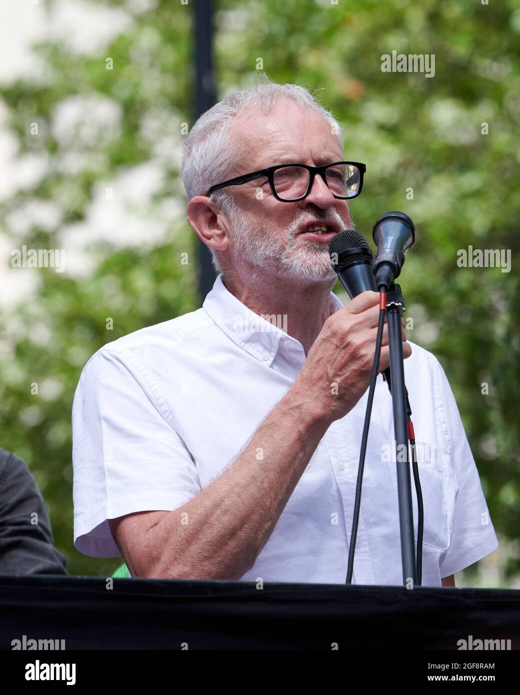 Jeremy Corbyn s'adresse à la foule soutenant Free P:alestine Banque D'Images