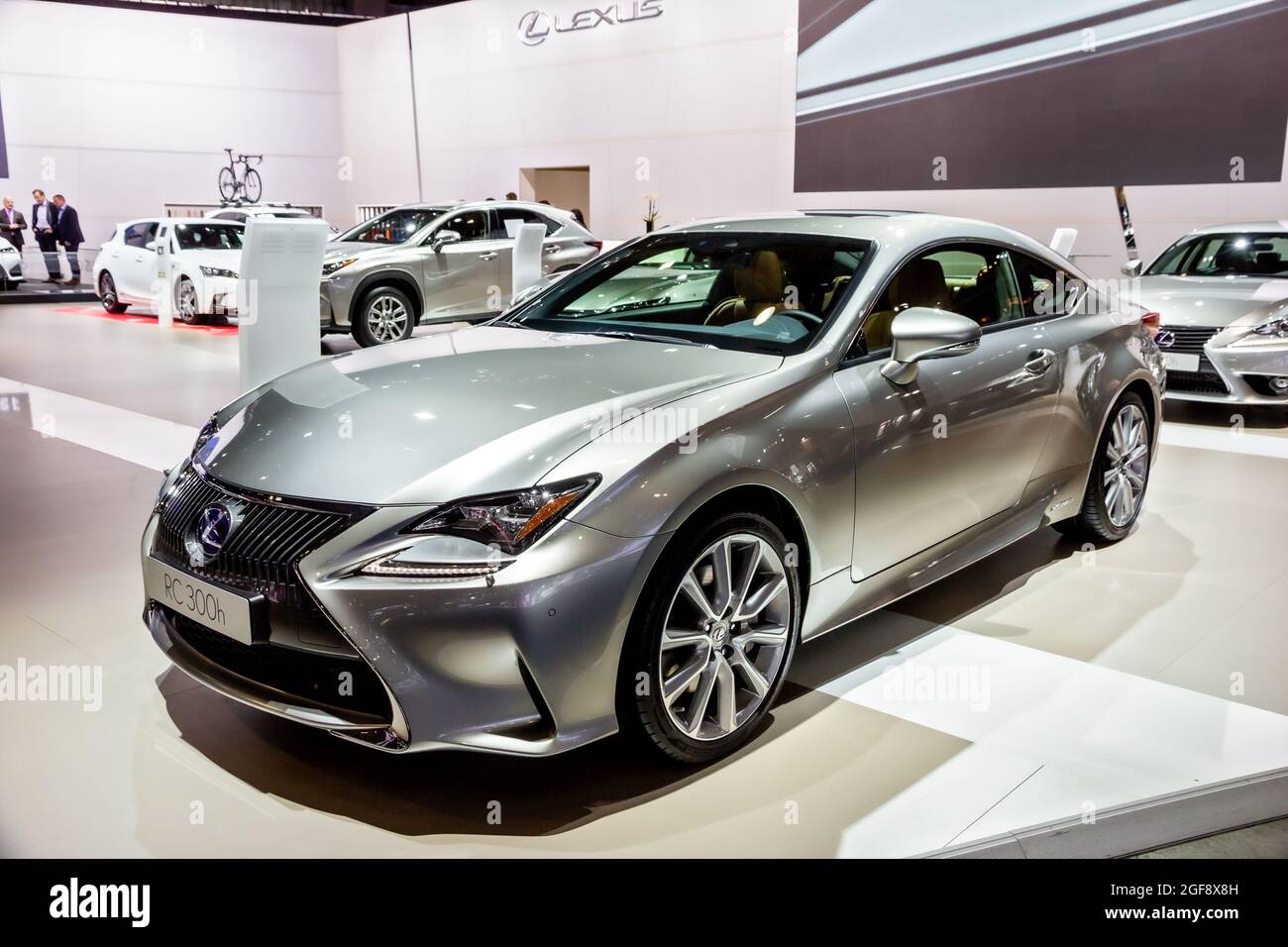 Lexus RC 300h présenté au salon automobile Autosalon de Bruxelles Expo. Belgique - 12 janvier 2016 Banque D'Images