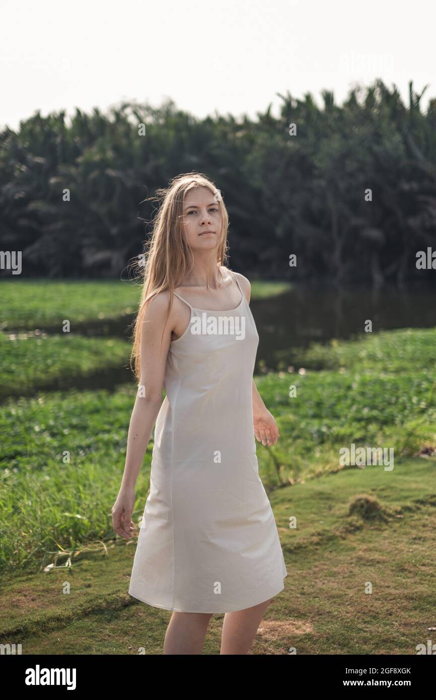 femme-blanche-belle-belle-banque-de-photographies-et-d-images-haute