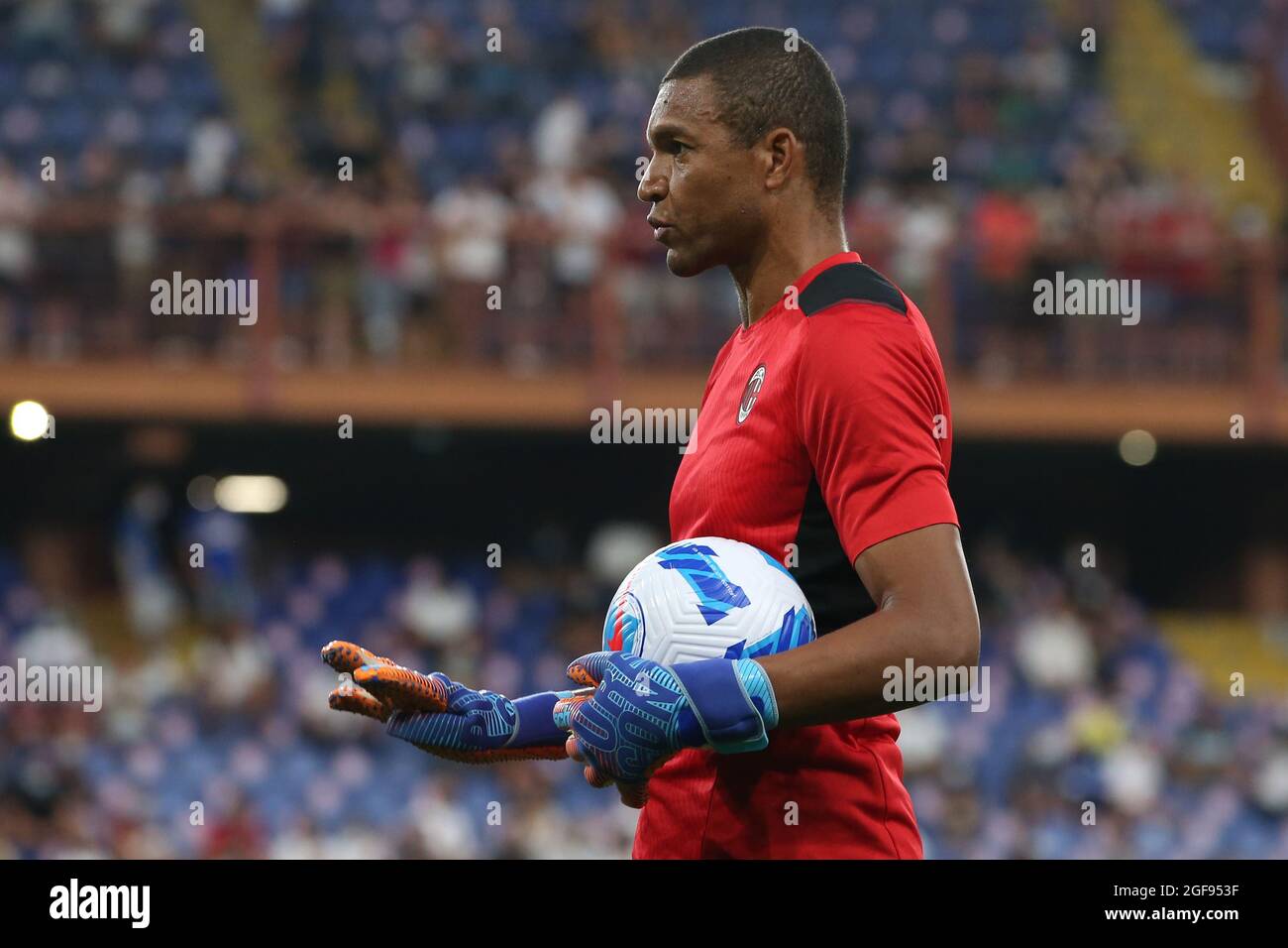 Gênes, Italie, le 23 août 2021. Nelson Dida Goalleeping entraîneur de l'AC Milan pendant l'échauffement avant la série UN match à Luigi Ferraris, Gênes. Le crédit photo devrait se lire: Jonathan Moscrop / Sportimage Banque D'Images