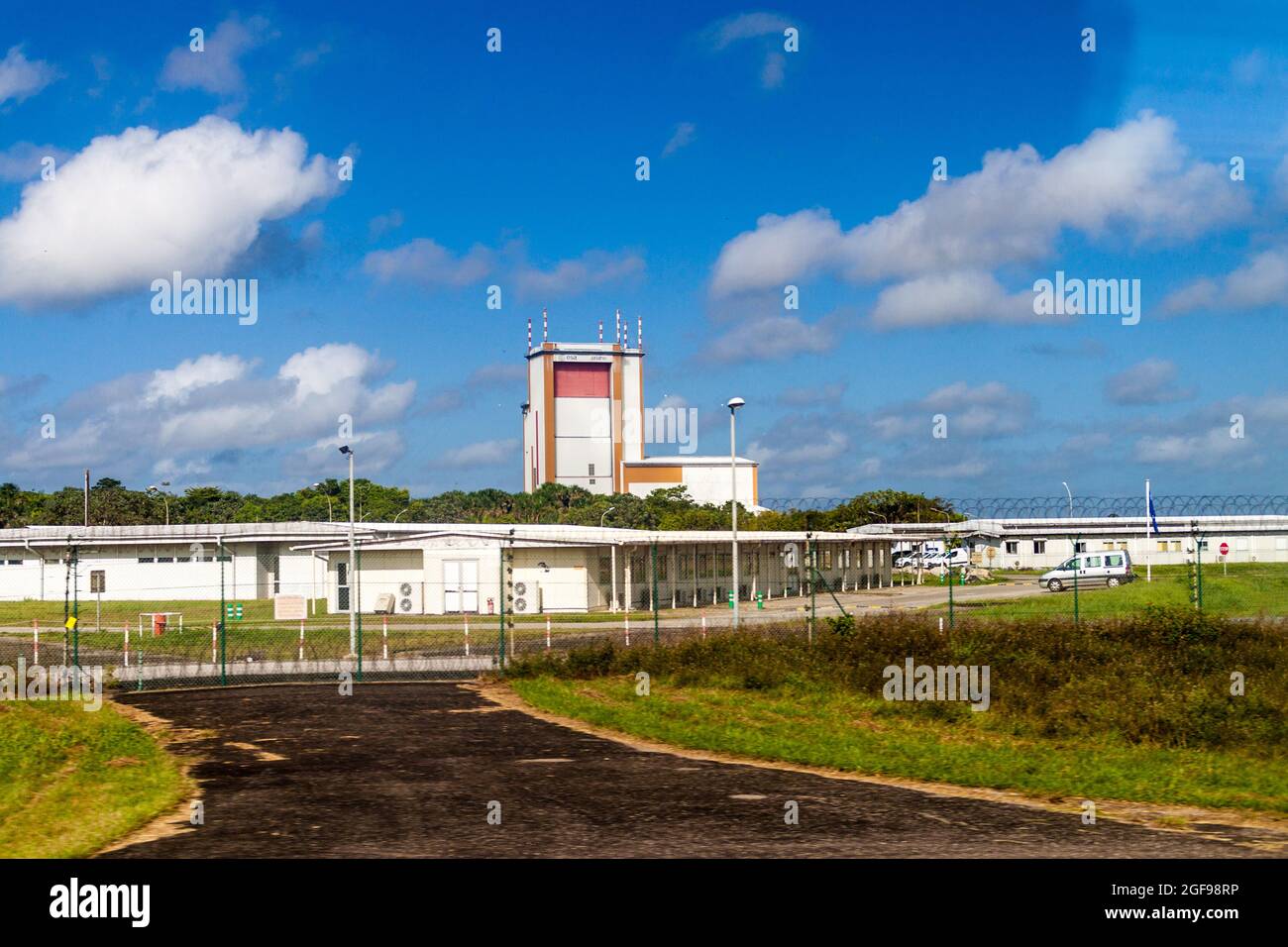 KOUROU, GUYANE FRANÇAISE - 4 AOÛT 2015 : montage final de la fusée spatiale Ariane 5 au Centre Spatial Guyanais (Centre spatial de la Guyane) à Kourou, Banque D'Images