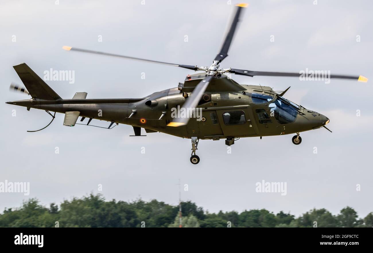 Hélicoptère de la Force aérienne belge Agusta A109 à la base aérienne de Florennes, Belgique - 15 juin 2017 Banque D'Images