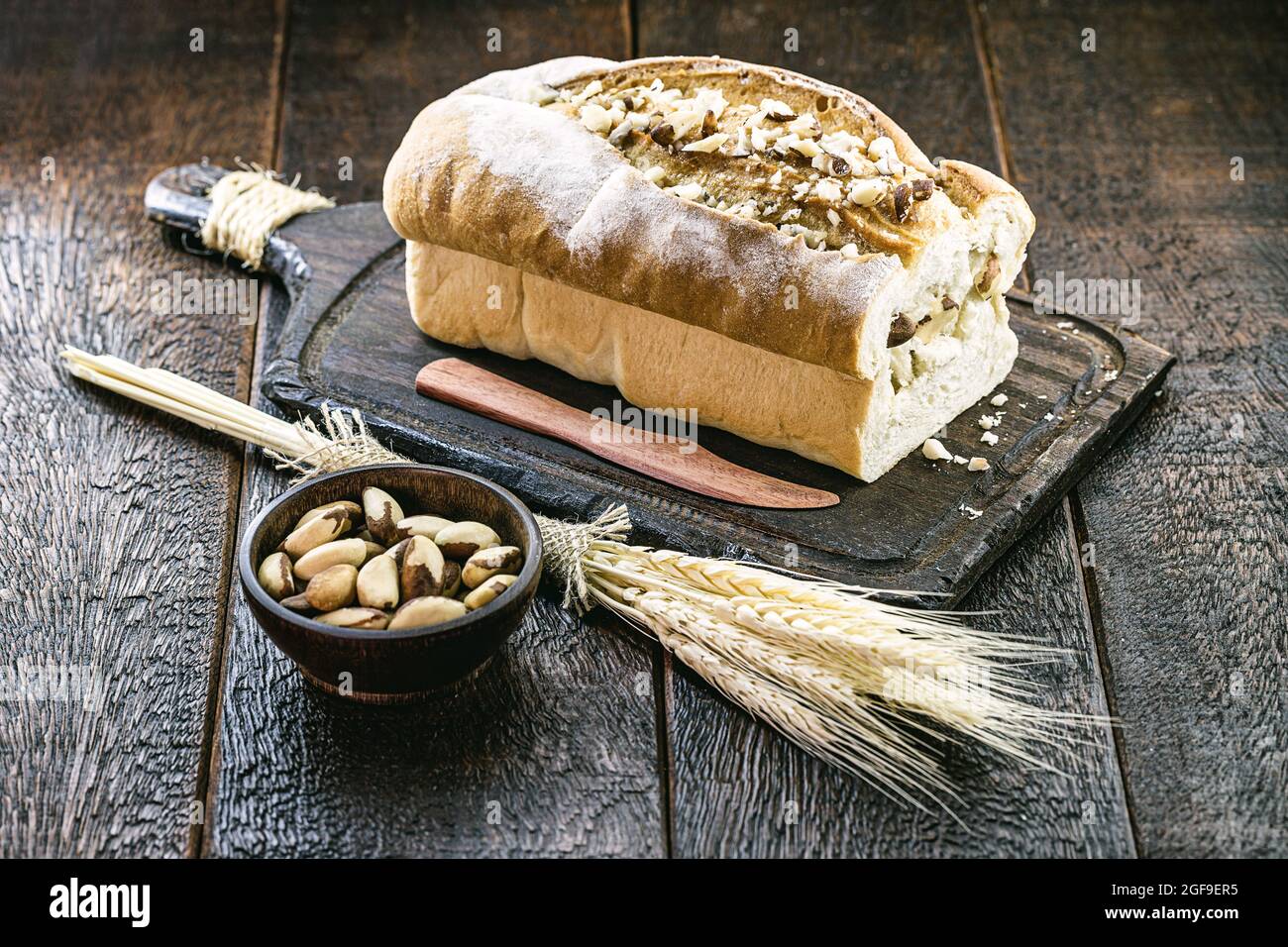 Pain maison de Castanha do Pará, originaire de l'Amazonie, amande brésilienne riche en nutriments Banque D'Images