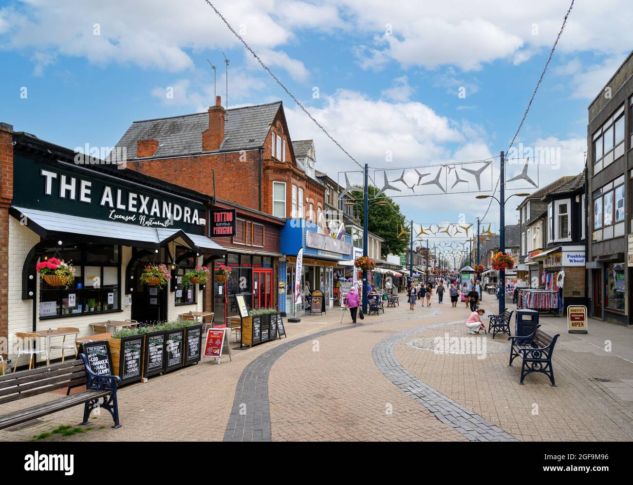Magasins, cafés et restaurants sur Regent Road, Great Yarmouth, Norfolk, East Anglia, Angleterre, ROYAUME-UNI Banque D'Images