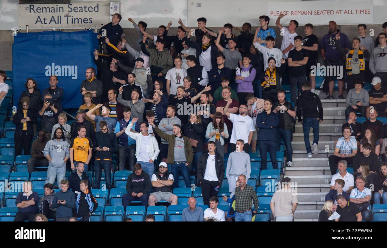 Londres, Royaume-Uni. 24 août 2021. Cambridge United fans lors du match de la Carabao Cup entre Millwall et Cambridge United à la Den, Londres, Angleterre, le 24 août 2021. Photo d'Alan Stanford/Prime Media Images. Crédit : Prime Media Images/Alamy Live News Banque D'Images