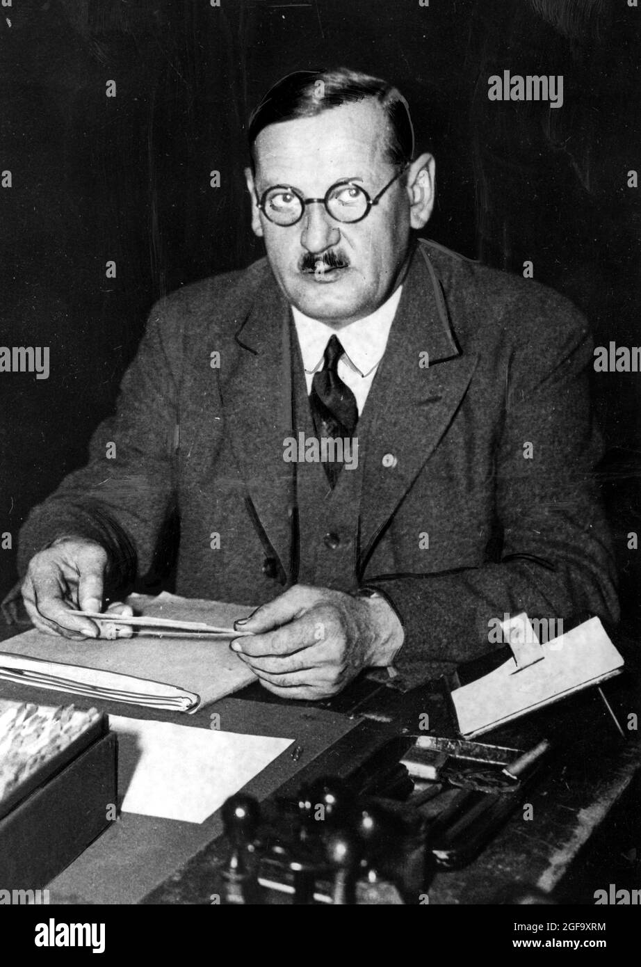 Anton Drexler, l'idealogue de droite et fondateur du DAP (Parti des travailleurs allemands) qui devint alors le NSDAP ) le parti nazi. Il était un ami et un mentor d'Hitler, et est l'un des principaux architectes du nazisme. Banque D'Images