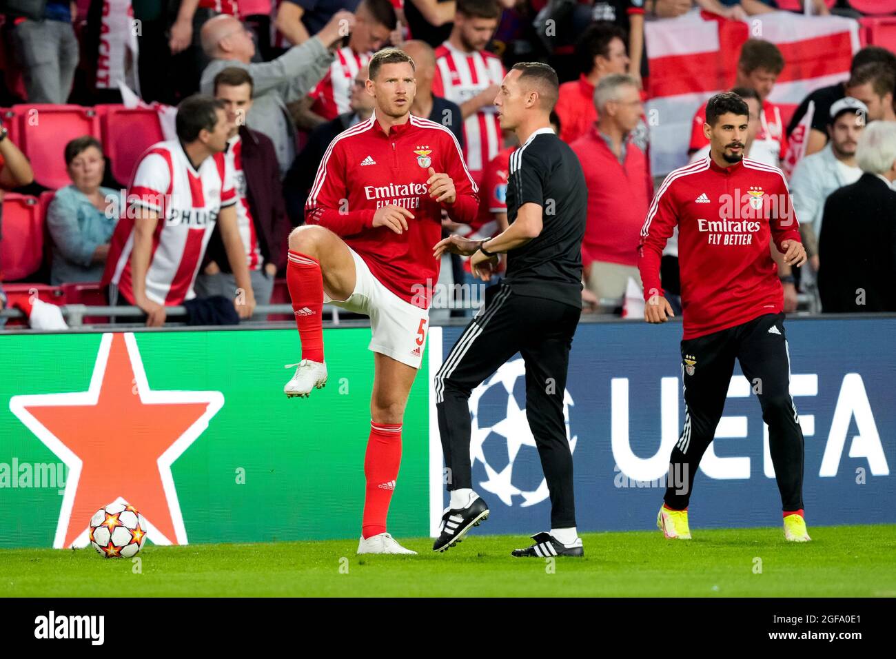 EINDHOVEN, PAYS-BAS - AOÛT 24 : Jan Vertonghen de Benfica avant le match de la Ligue des champions de l'UEFA Play-offs Leg Two entre PSV et Benfica au stade Philips Stadion le 24 août 2021 à Eindhoven, pays-Bas (photo de Geert van Erven/Orange Pictures) Banque D'Images