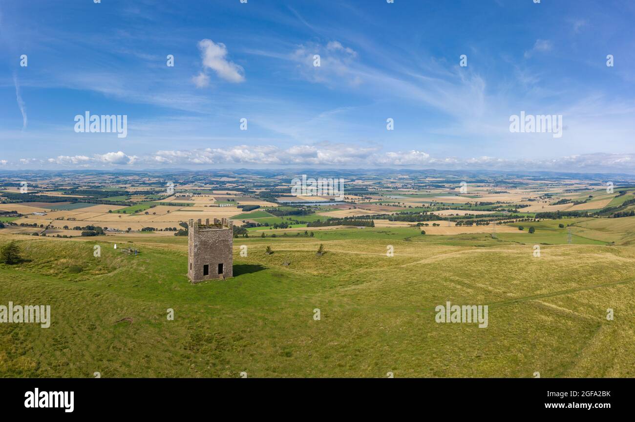 Tour d'observatoire de Kinpurney Hill près de Newtyle, Angus, Écosse. Banque D'Images