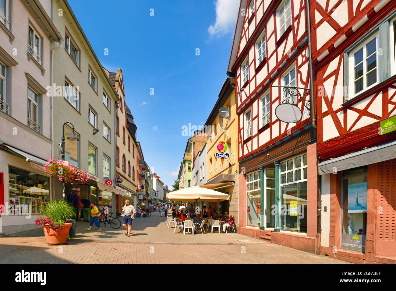 Bensheim, Allemagne - 2021 août : centre historique de la vieille ville le jour d'été ensoleillé Banque D'Images