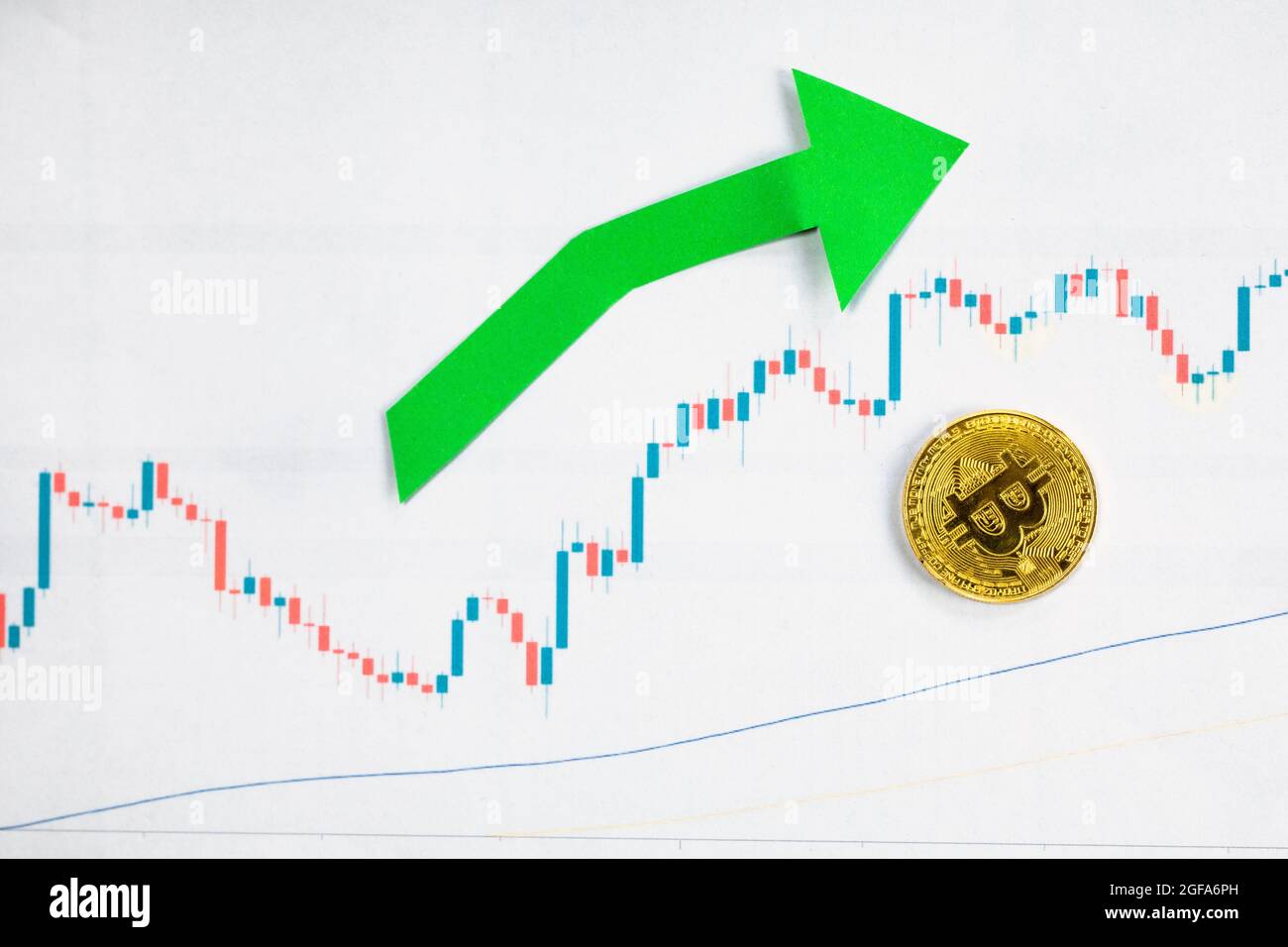 appréciation des taux de change de monnaie virtuelle bitcoin. Flèche verte  avec échelle en Bitcoin dorée sur fond papier du diagramme de forex. Crypto- monnaie Photo Stock - Alamy