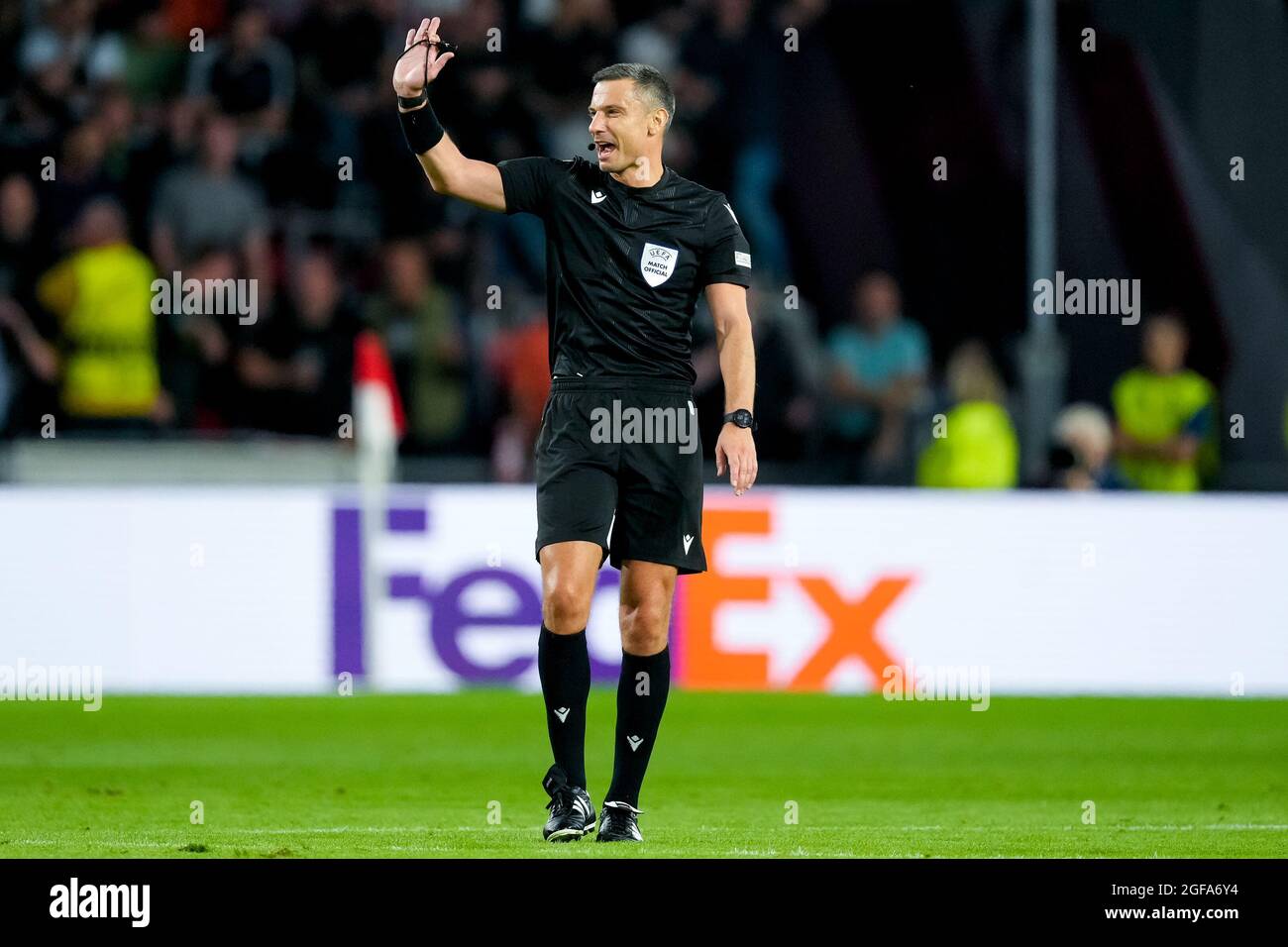 EINDHOVEN, PAYS-BAS - AOÛT 24 : arbitre Slavko Vincic lors du match de la Ligue des champions de l'UEFA les matchs du deuxième rang entre PSV et Benfica au stade Philips Stadion le 24 août 2021 à Eindhoven, pays-Bas (photo de Geert van Erven/Orange Pictures) Banque D'Images