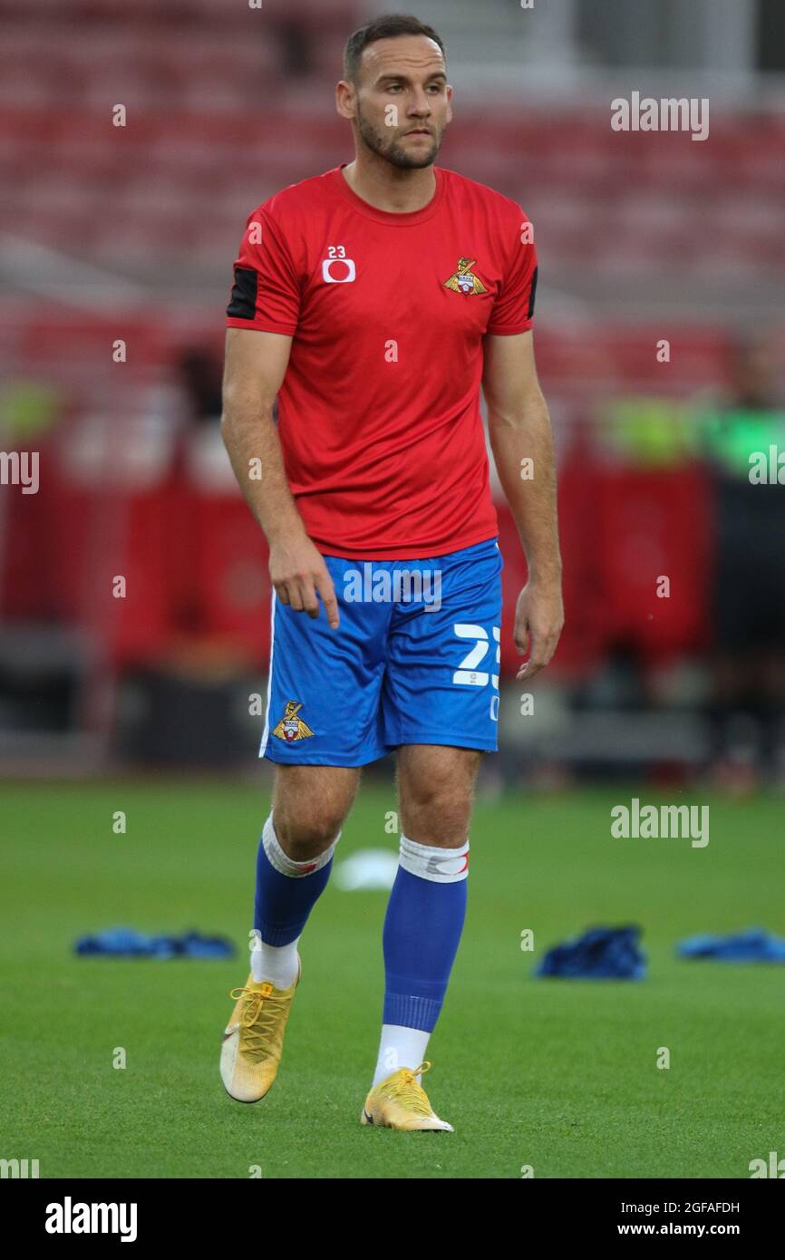 Stoke on Trent, Royaume-Uni. 24 août 2021. Doncaster Rovers milieu de terrain Dan Gardner (23) s'échauffe pendant le deuxième match de la coupe EFL Carabao entre Stoke City et Doncaster Rovers au stade Bet365, Stoke-on-Trent, en Angleterre, le 24 août 2021. Photo de Jurek Biegus. Utilisation éditoriale uniquement, licence requise pour une utilisation commerciale. Aucune utilisation dans les Paris, les jeux ou les publications d'un seul club/ligue/joueur. Crédit : UK Sports pics Ltd/Alay Live News Banque D'Images