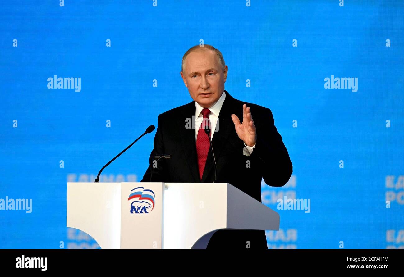 Moscou, Russie. 24 août 2021. Le président russe Vladimir Poutine prononce un discours au 20e congrès du parti Russie unie le 24 août 2021 à Moscou, en Russie. Credit: Planetpix/Alamy Live News Banque D'Images