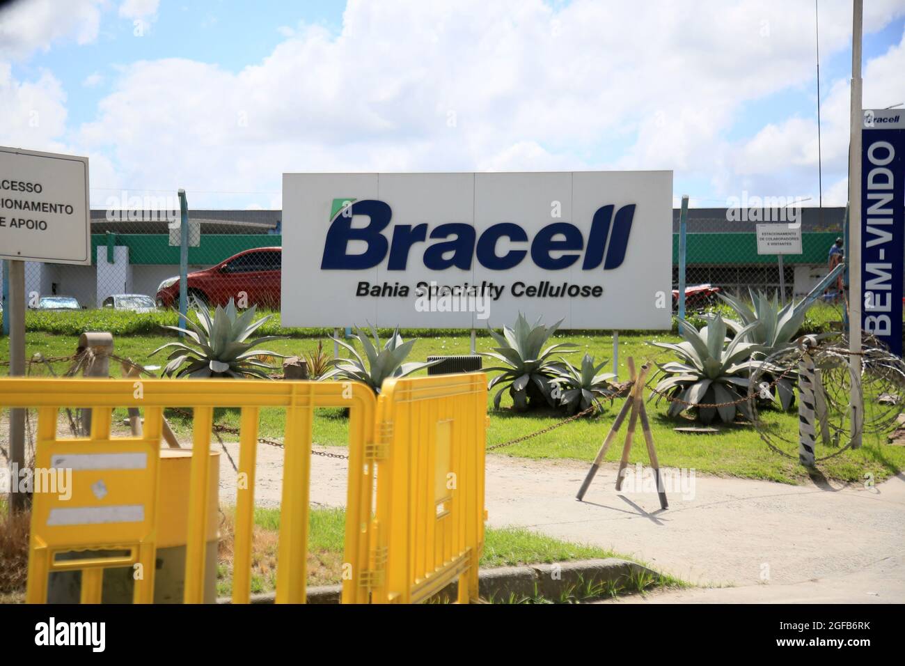 camacari, bahia, brésil - 24 août 2021: Vue de la façade fabrique de la cellulose Bracell Bahia Stecialty dans le pôle industriel de la ville de Cam Banque D'Images