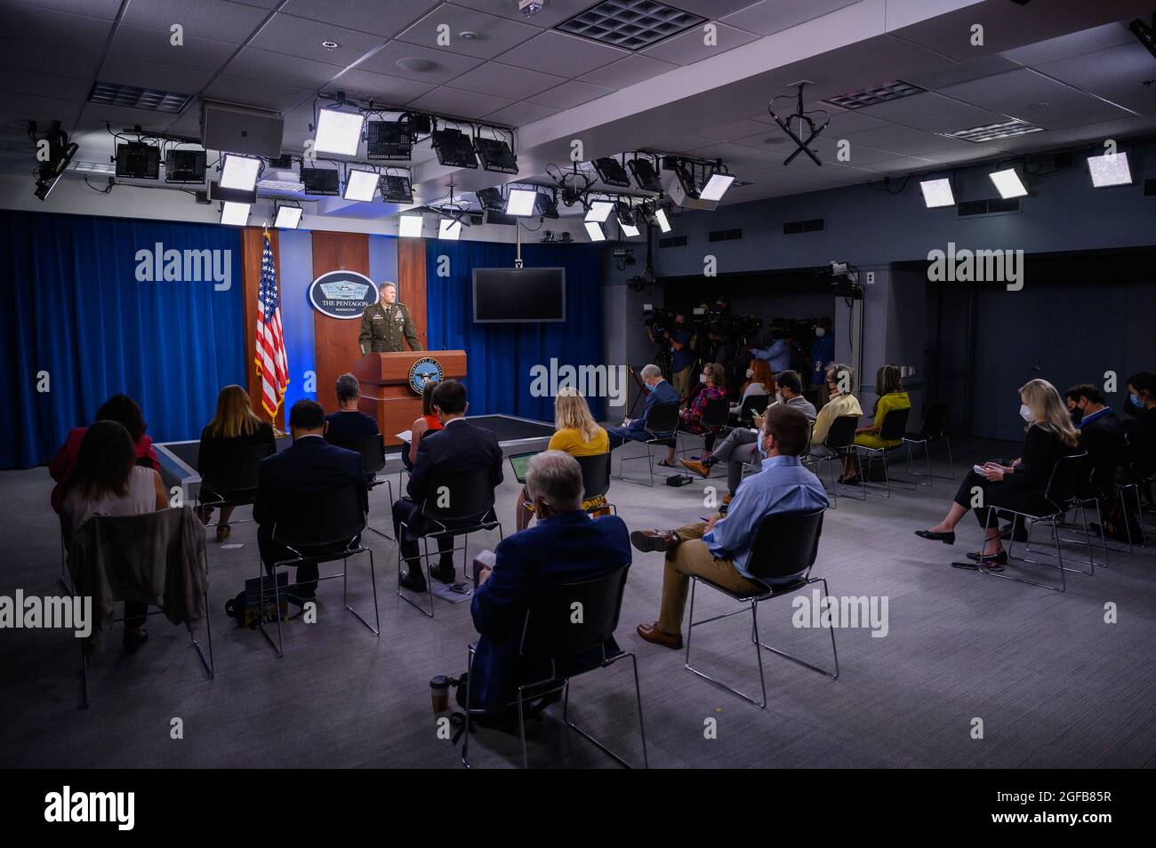Le général William D. Hank Taylor, major de l’armée, parle lors d’un point de presse sur l’Afghanistan au Pentagone, Washington, D.C., le 24 août 2021. (Photo du DoD par le sergent d'état-major de la Force aérienne des États-Unis. Ponceuses à cric) Banque D'Images