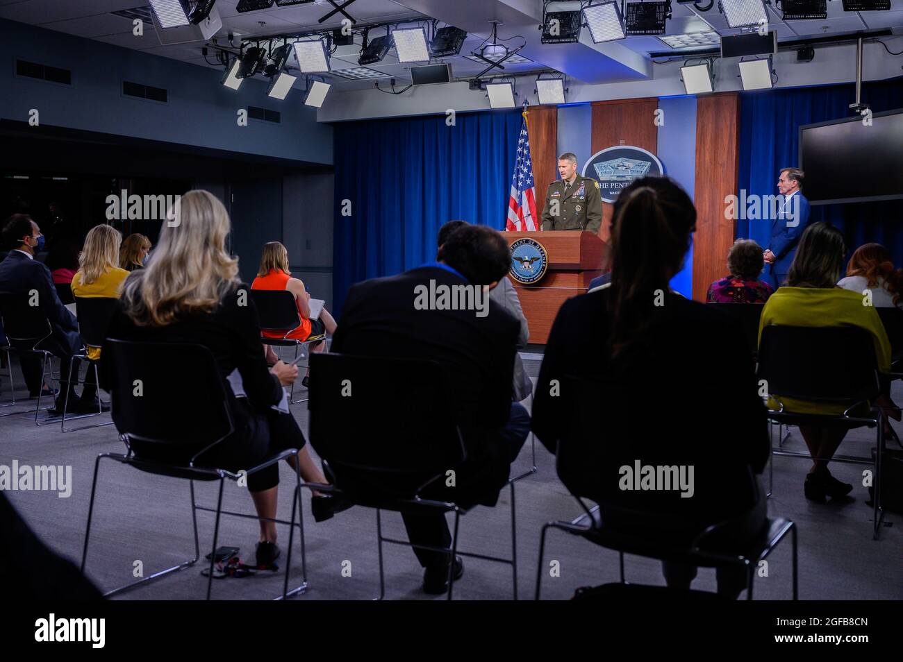 Le général William D. Hank Taylor, major de l’armée, parle lors d’un point de presse sur l’Afghanistan au Pentagone, Washington, D.C., le 24 août 2021. (Photo du DoD par le sergent d'état-major de la Force aérienne des États-Unis. Ponceuses à cric) Banque D'Images