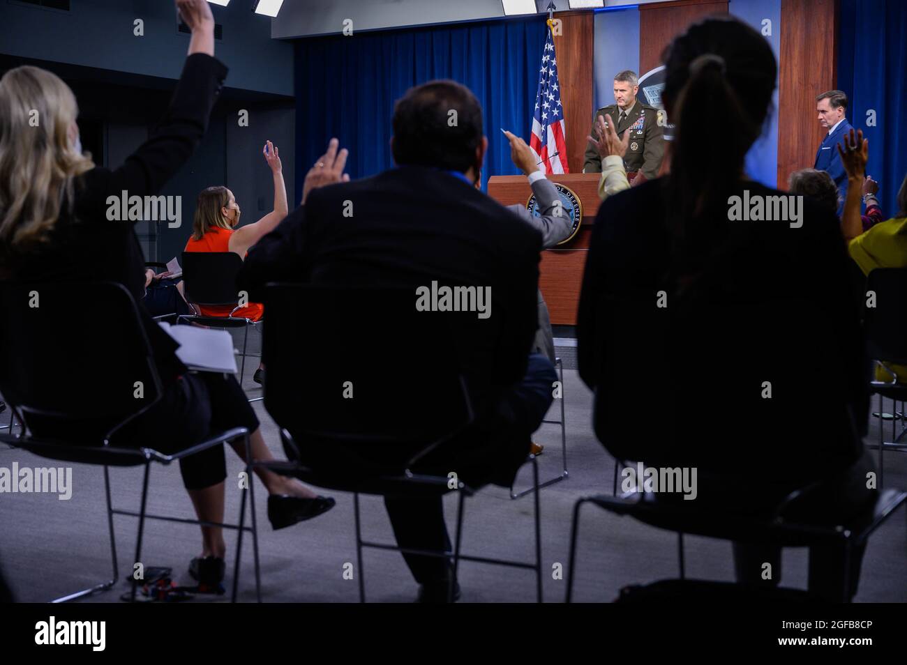 Le général William D. Hank Taylor, major de l’armée, parle lors d’un point de presse sur l’Afghanistan au Pentagone, Washington, D.C., le 24 août 2021. (Photo du DoD par le sergent d'état-major de la Force aérienne des États-Unis. Ponceuses à cric) Banque D'Images