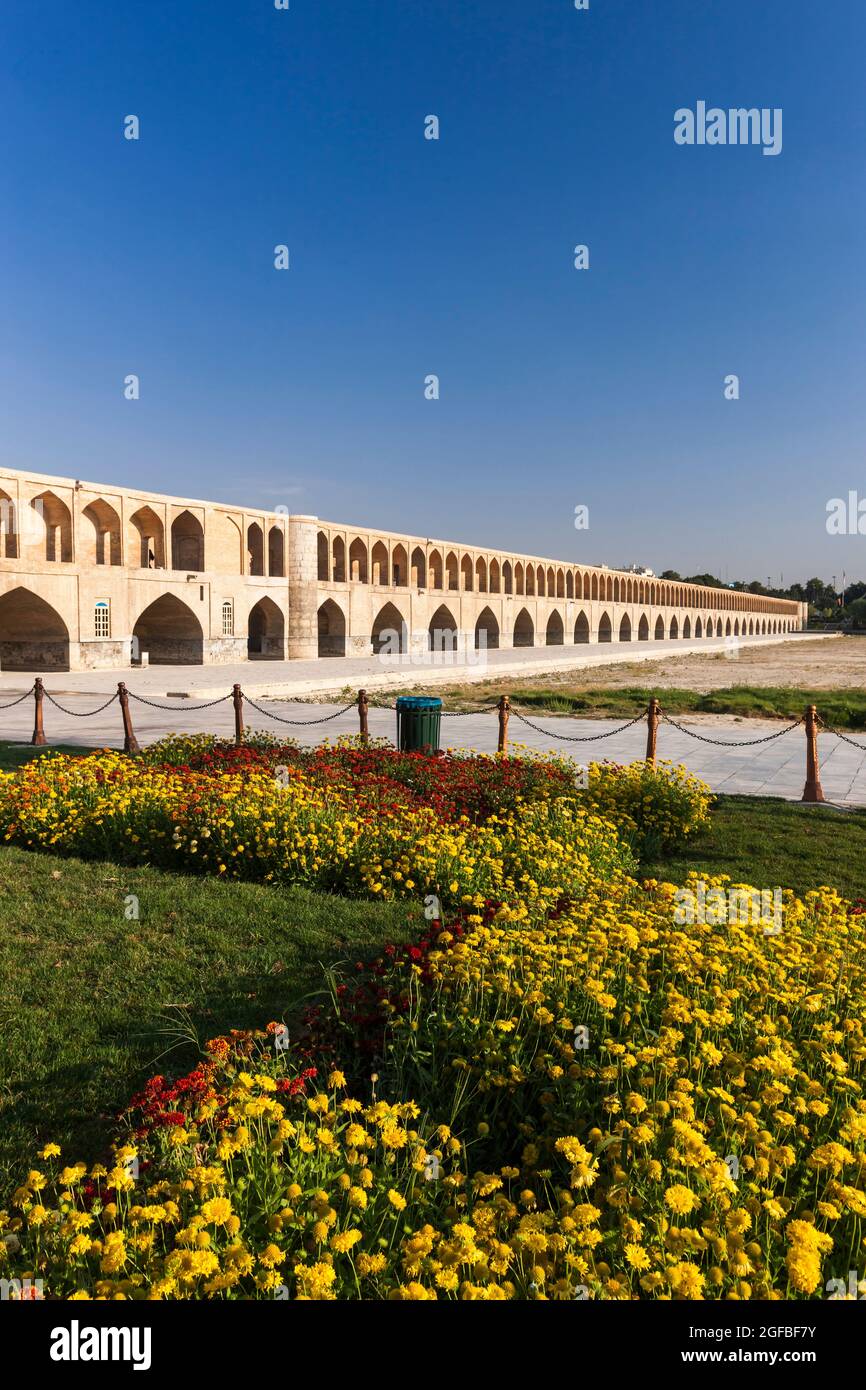 Pont historique de Khaju (si o se Pol), au-dessus de la rivière Zayanderud, Ispahan (Esfahan), province d'Ispahan, Iran, Perse, Asie occidentale, Asie Banque D'Images