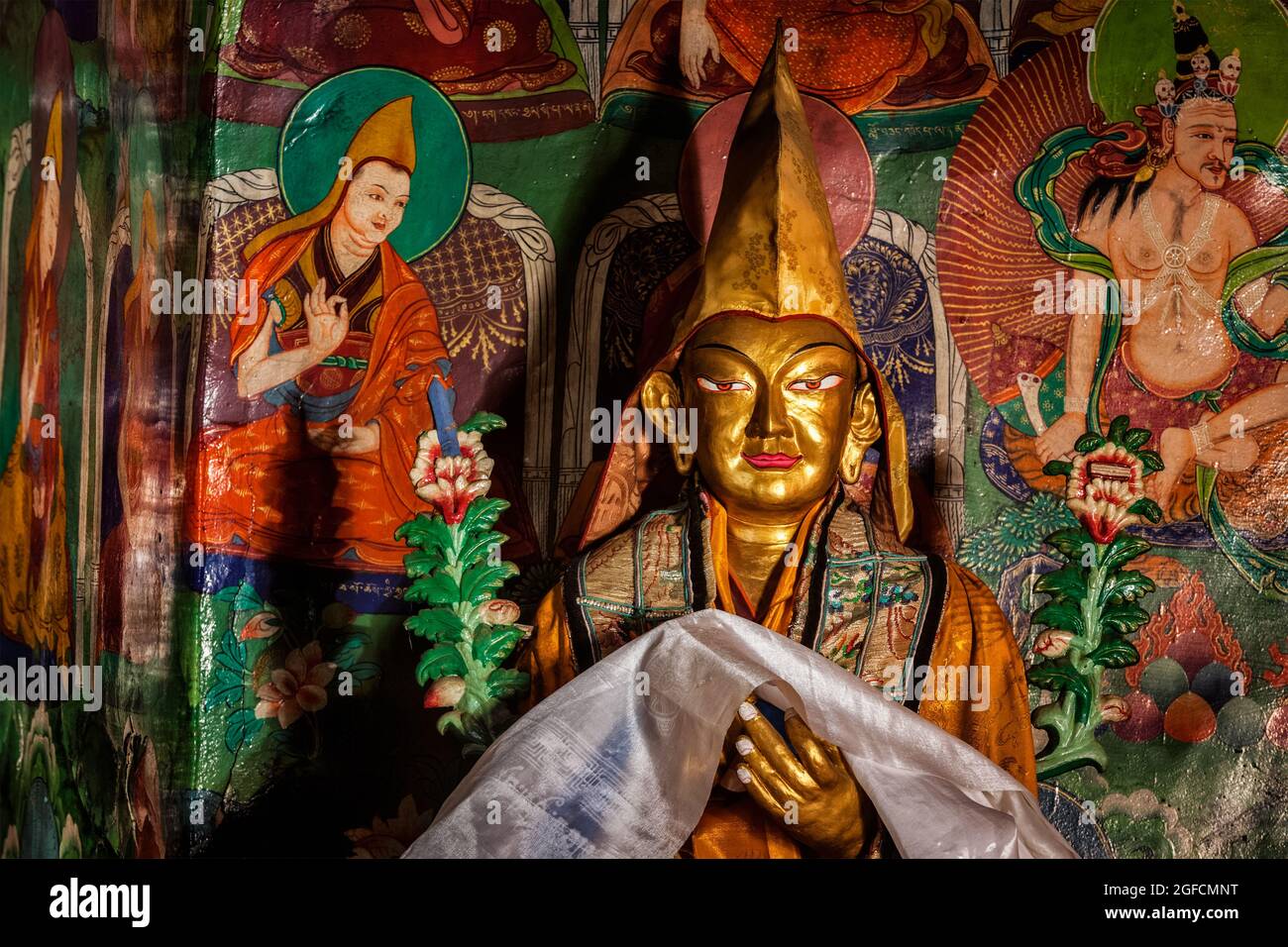Statue de Je Tsongkhapa, fondateur de l'école Gelugpa du Likir Gompa. Ladakh, Inde Banque D'Images