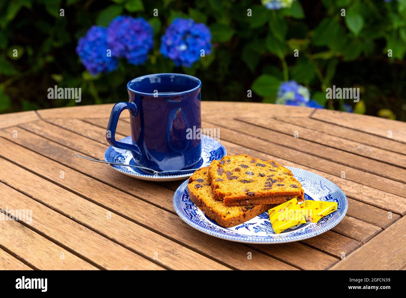 Thé et pain gallois de Bra brit au salon de thé Tyddyn Mawr, MCG Ystradllyn, parc national de Snowdonia, pays de Galles, Royaume-Uni Banque D'Images