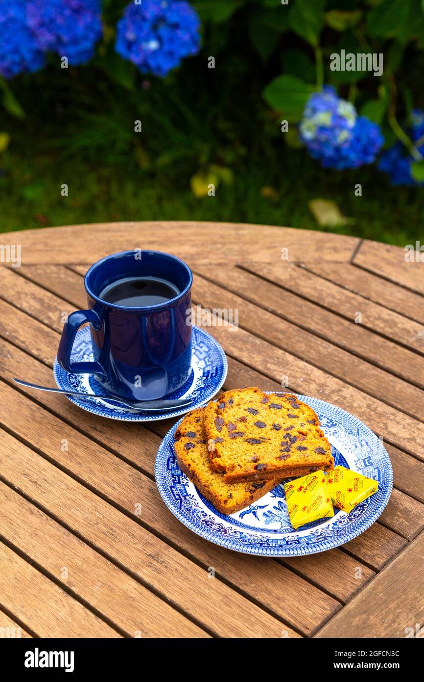 Thé et pain gallois de Bra brit au salon de thé Tyddyn Mawr, MCG Ystradllyn, parc national de Snowdonia, pays de Galles, Royaume-Uni Banque D'Images