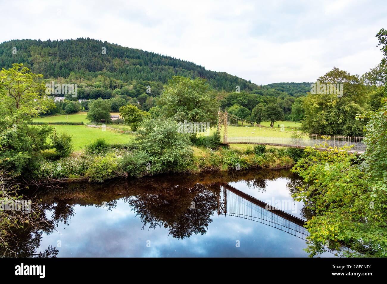 Pont suspendu Sappers au-dessus de la rivière Conwy à Betws y Coed, parc national de Snowdonia, pays de Galles, Royaume-Uni Banque D'Images