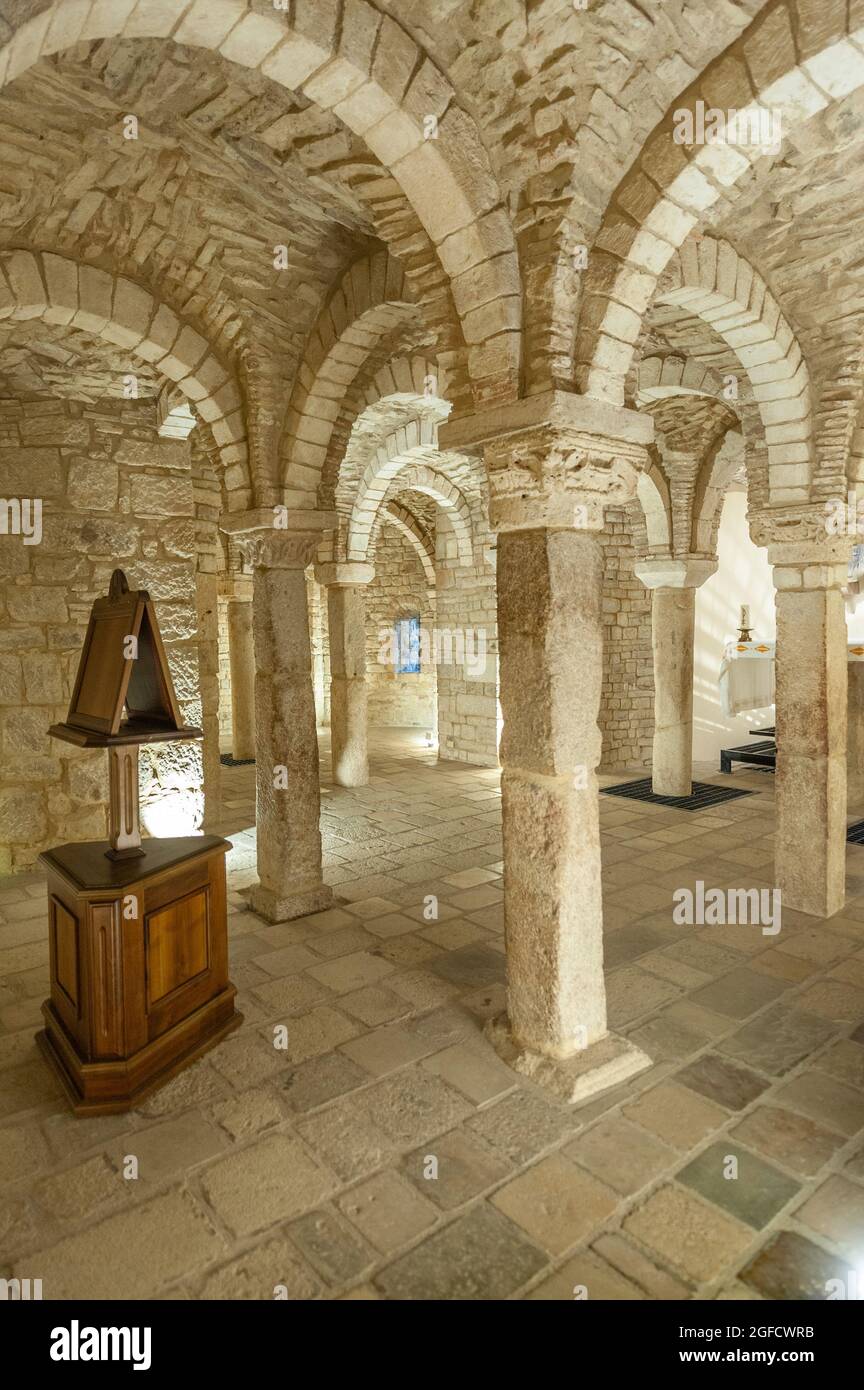 Crypte chrétienne ancienne San Casto, 4ème siècle, Cathédrale de Trivento, colonnes, arches, Fresques de style byzantin Banque D'Images
