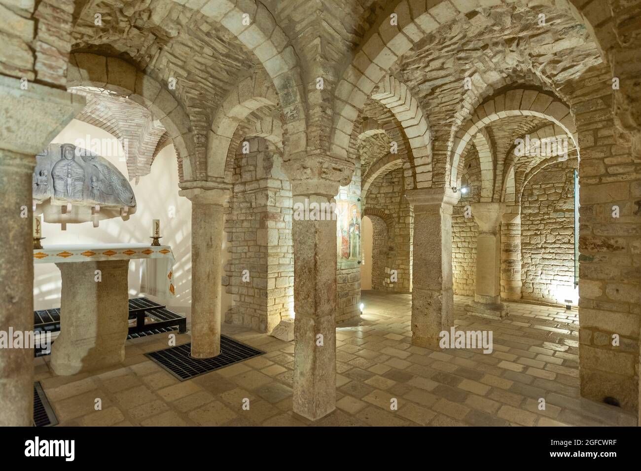 Crypte chrétienne ancienne San Casto, 4ème siècle, Cathédrale de Trivento, colonnes, arches, Fresques de style byzantin Banque D'Images