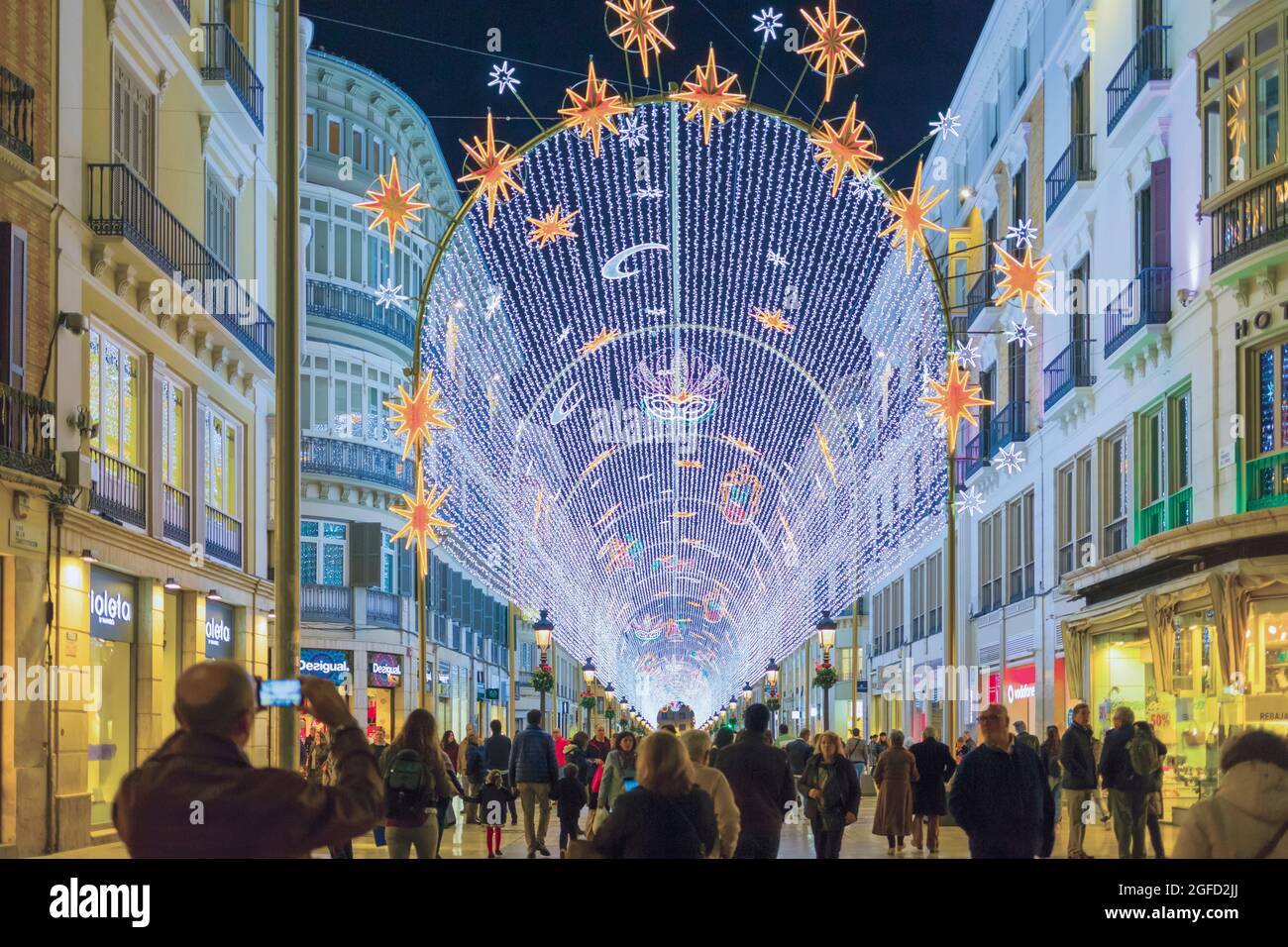 Décorations de Noël dans Calle Larios, Malaga, Costa del sol, province de Malaga, Andalousie, Sud de l'Espagne. Banque D'Images