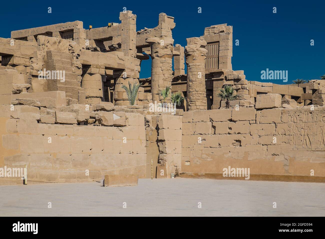Temple de Louxor à Louxor, Thèbes antiques, Égypte. Le temple de Louxor est un grand complexe de temples égyptiens anciens situé sur la rive est du Nil. Banque D'Images