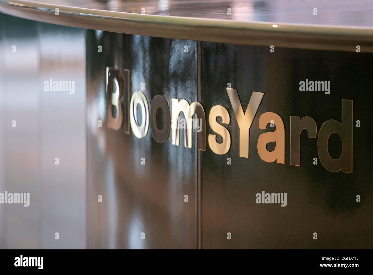 Comptoir de café. 100 Liverpool Street, Londres, Royaume-Uni. Architecte : Hopkins Architects Partnership LLP, 2021. Banque D'Images