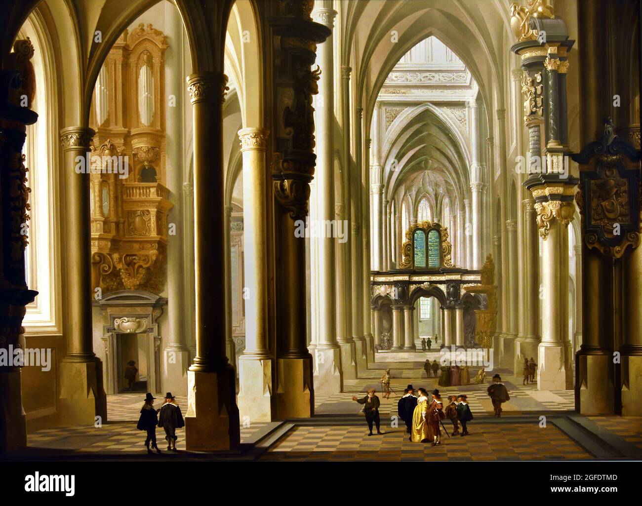 Intérieur d'une église gothique, Dirck van Delen, 1641 peinture, 47.cm × 64cm une lumière vive brille à travers les fenêtres de cet intérieur imaginaire dans une église inexistante. Dirck van Delen a inclus des détails effectivement trouvés dans les églises, comme le grand orgue à gauche, la chaire, et le choeur écran avec les tablettes de la Loi. Van Delen a vécu et travaillé à Arnemuiden dans la province de Zeeland et a eu les groupes de figurarels dans cette image peinte par l'artiste Delft Anthonie Palamedesz., néerlandais, pays-Bas . Banque D'Images