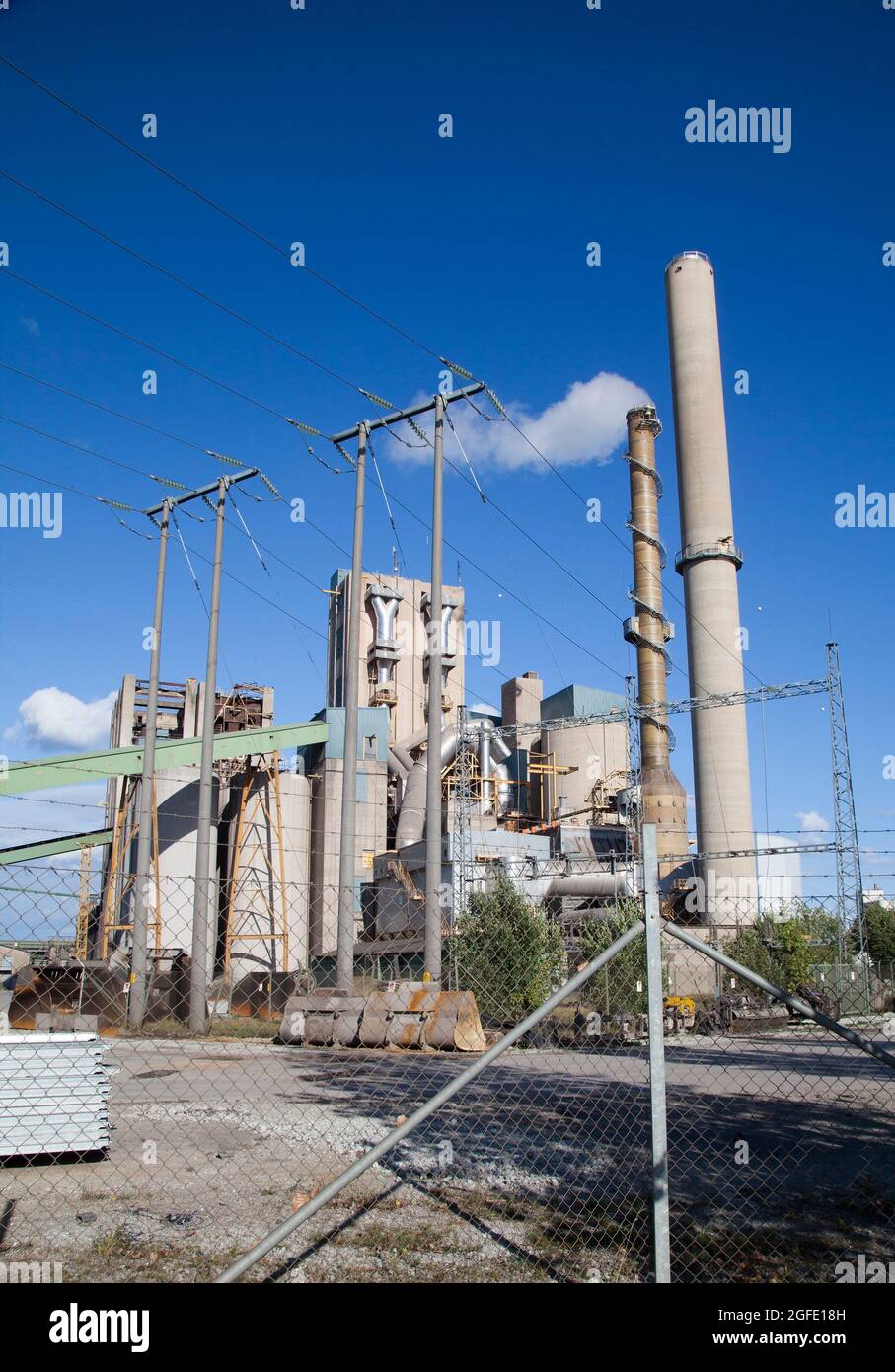 L'usine CEMENTA de SLite Gotland produit du ciment de calcaire dont l'usine est propriétaire par Heidelberg Industry Group et a un impact important sur l'environnement de Gotland Banque D'Images