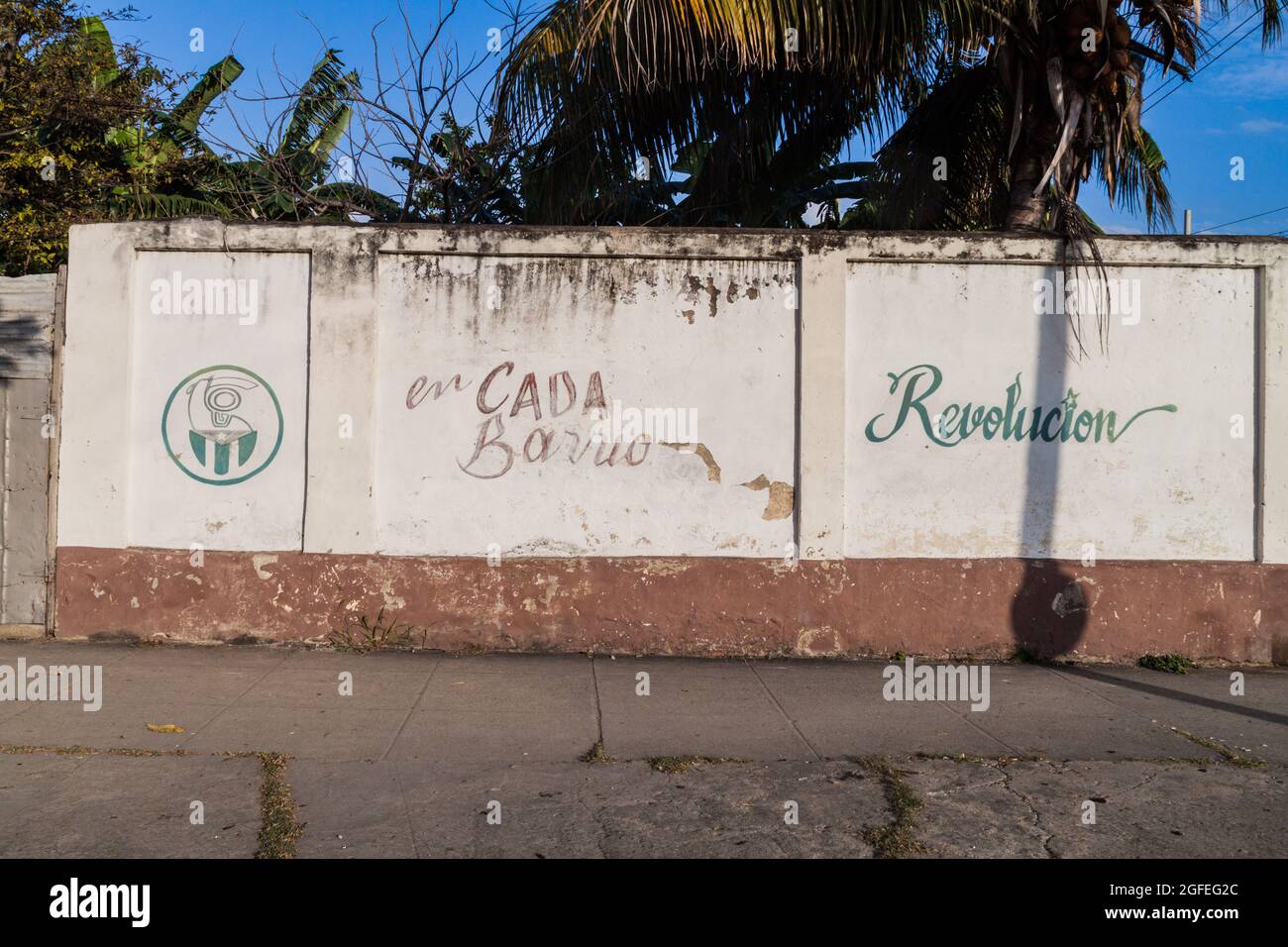 Fresque de propagande à Cienfuegos, Cuba. Il dit: Révolution dans chaque quartier. Banque D'Images