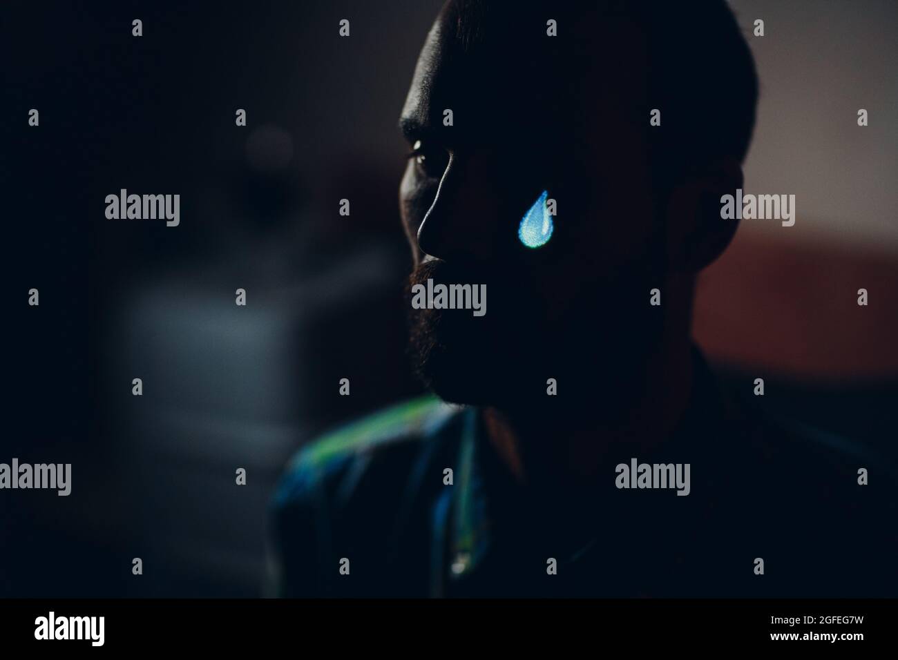 Pleurs triste portrait d'homme avec des larmes dans les yeux Banque D'Images