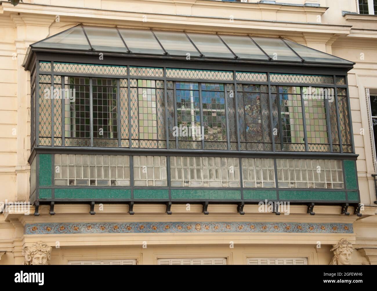 Balcon fermé, Paris, France Banque D'Images