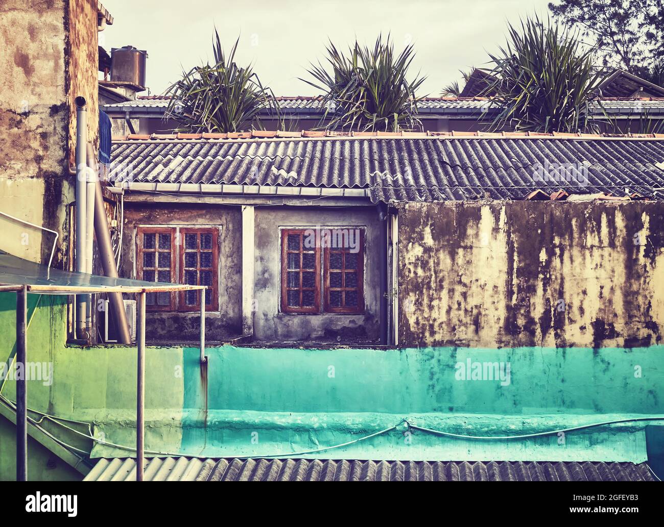 Vieux mur d'un immeuble résidentiel, couleurs appliquées, Sri Lanka. Banque D'Images