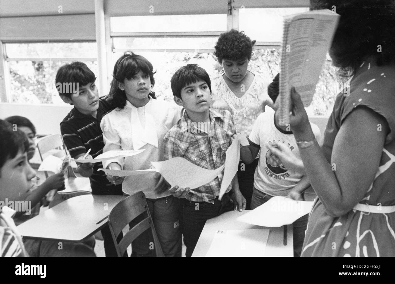 San Antonio Texas USA, vers 1990: Étudiants hispaniques en classe bilingue de 4e année à l'école élémentaire David Crockett. ©Bob Daemmrich Banque D'Images