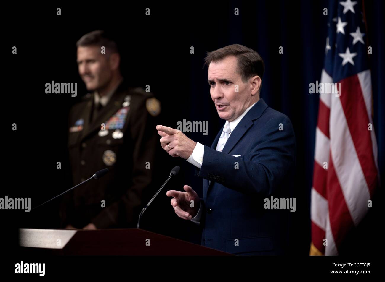 Arlington, États-Unis d'Amérique. 25 août 2021. Le secrétaire de presse du Pentagone, John Kirby, prend la parole lors d'un briefing de presse sur l'Afghanistan au Pentagone le 24 août 2021 à Arlington, en Virginie. Credit: Planetpix/Alamy Live News Banque D'Images