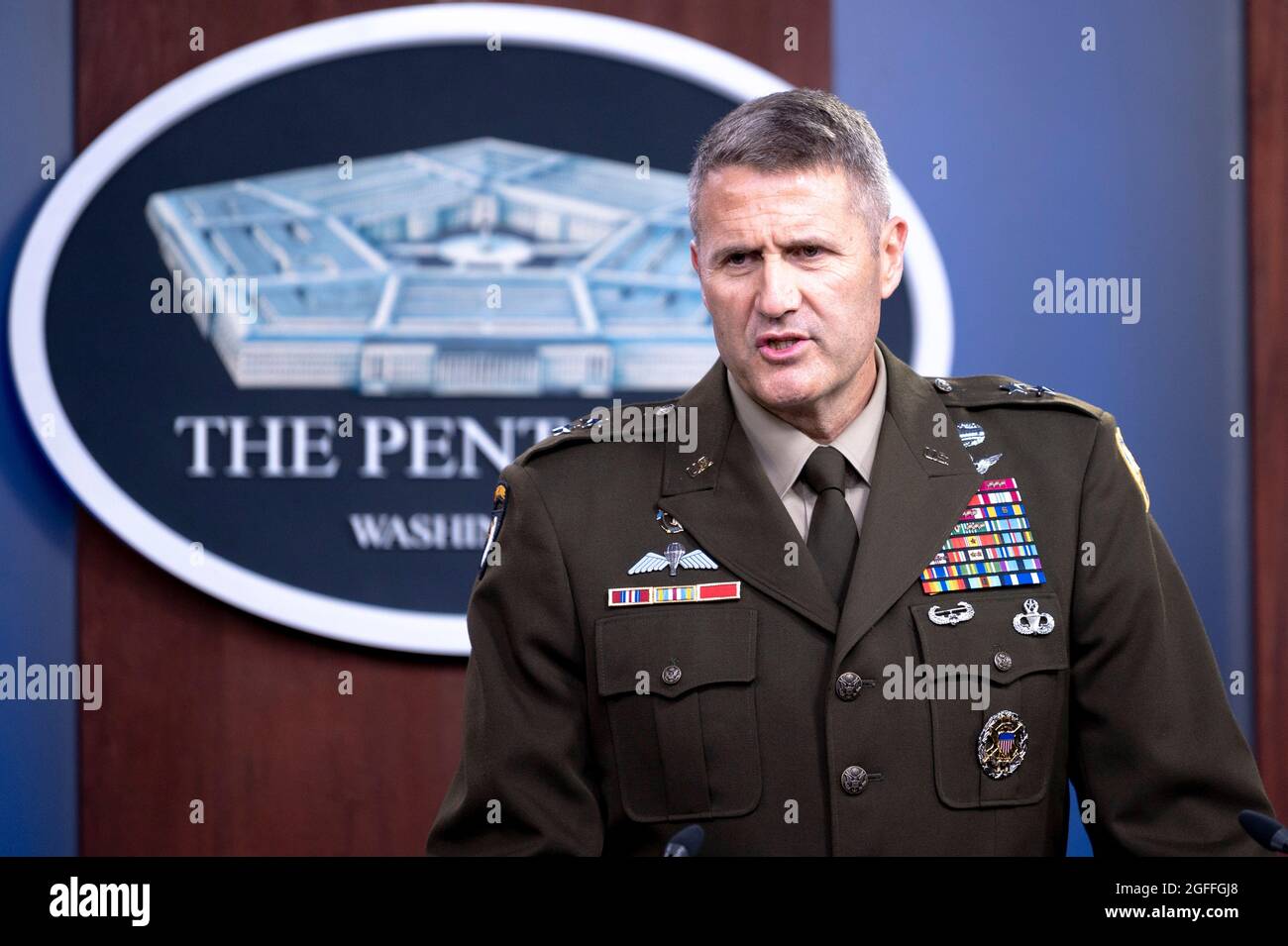 Arlington, États-Unis d'Amérique. 25 août 2021. Le général de division Hank Taylor de l'armée américaine tient le point de presse quotidien sur l'Afghanistan au Pentagone le 25 août 2021 à Arlington, en Virginie. Credit: Planetpix/Alamy Live News Banque D'Images