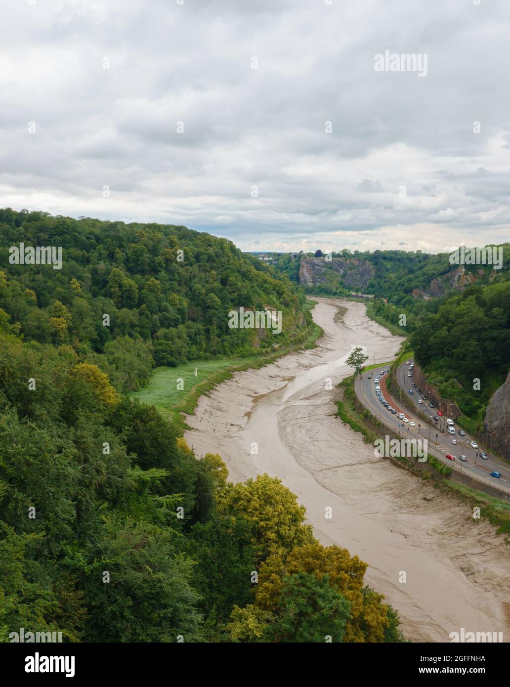 Vue sur le célèbre Isambard Kingdom Brunel conçu par Clifton pont suspendu au-dessus de la rivière Avon et gorge, Bristol UK Banque D'Images