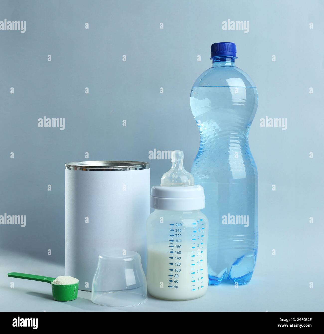 Formule De Lait Pour Bebe Et Des Bouteilles Sur Un Fond De Couleur Photo Stock Alamy Formule De Lait Pour Bebe Et Des Bouteilles Sur Un Fond De Couleur Photo Stock Alamy