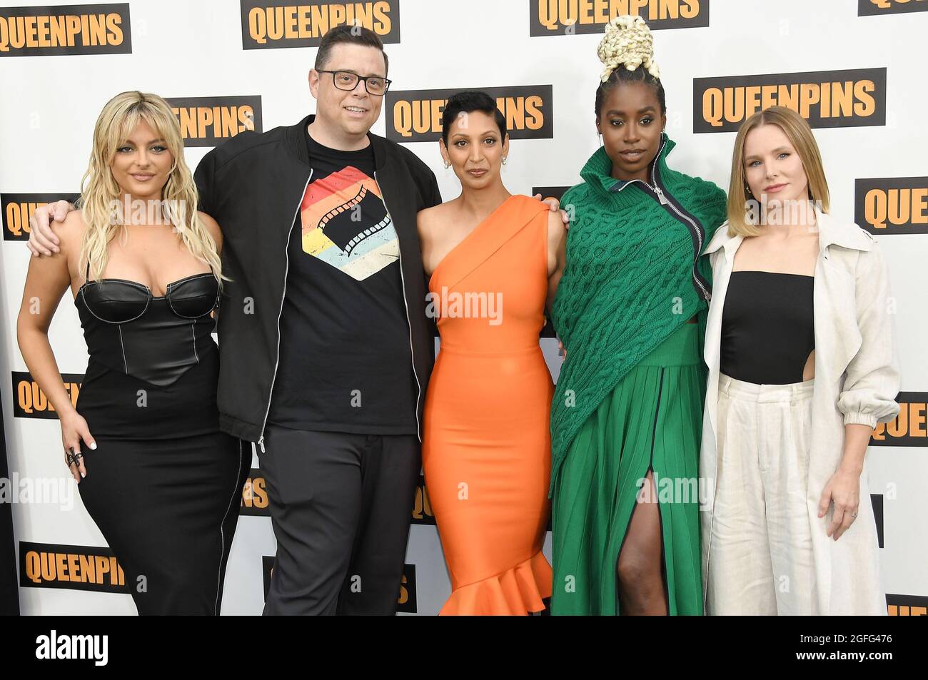 (G-D) Bebe Rexha, Aron Gaudet, Gita Pullapilly, Kirby Howell-Baptiste et Kristen Bell au QUEENPINS Photocall de STX tenu au four Seasons Hotel Los Angeles à Beverly Hills, CA, le mercredi 25 août 2021. (Photo de la Sathanlee B. Mirador/Sipa USA) Banque D'Images