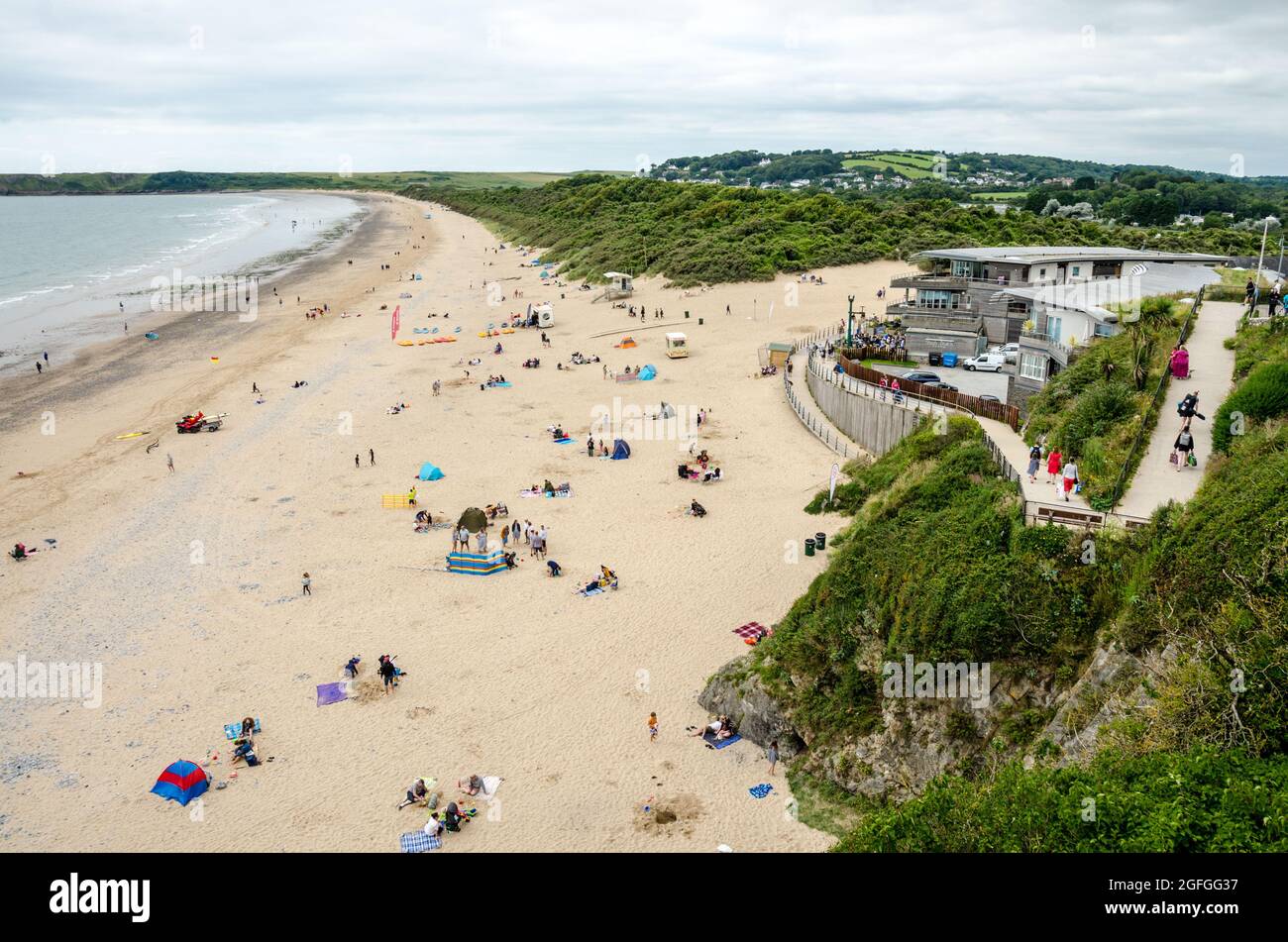 Le South Beach à Tenby dans Pembrokeshire, pays de Galles, Royaume-Uni est une plage de sable et un lieu de vacances, vu de haute altitude Banque D'Images