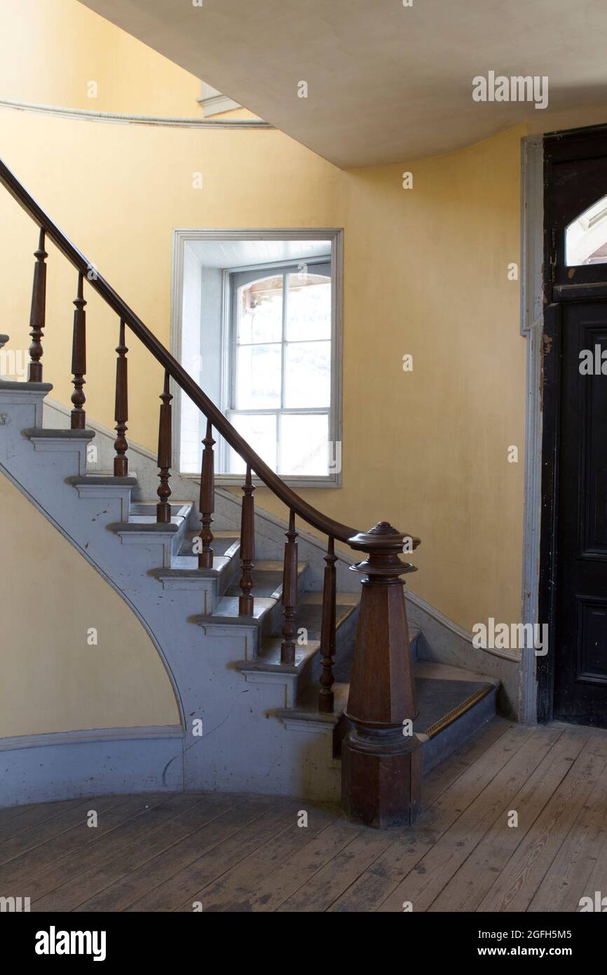 Grand escalier. Construit à l'origine en 1875 comme le premier palais de justice du comté de Beaverhead (siège du comté déplacé à Dillon en 1881) le bâtiment a été converti i Banque D'Images