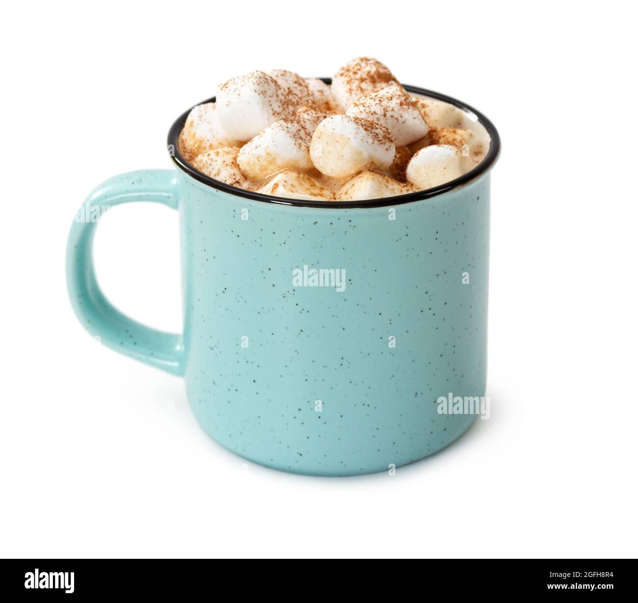 Tasse de chocolat chaud avec guimauves isolée sur fond blanc. Banque D'Images