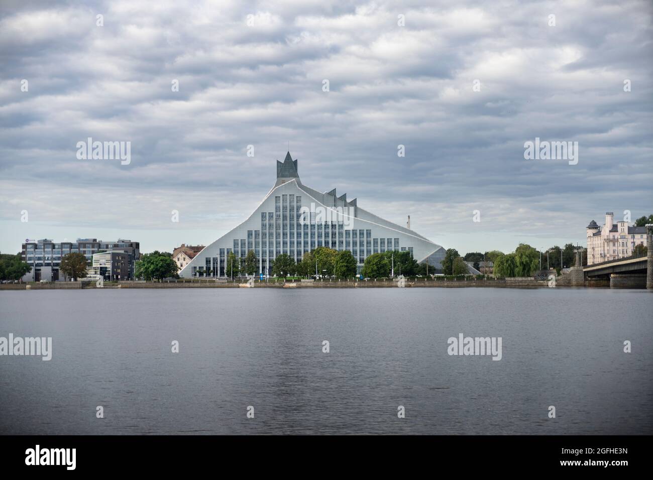 Riga, Lettonie. 22 août 2021. Vue panoramique de la Bibliothèque nationale de Lettonie Banque D'Images