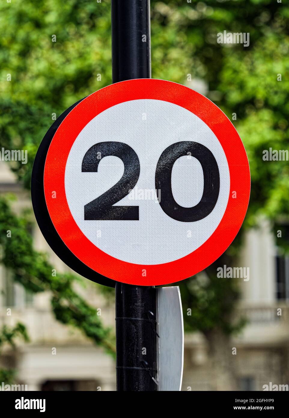 Panneau de signalisation de limite de vitesse de 20 mph Banque D'Images
