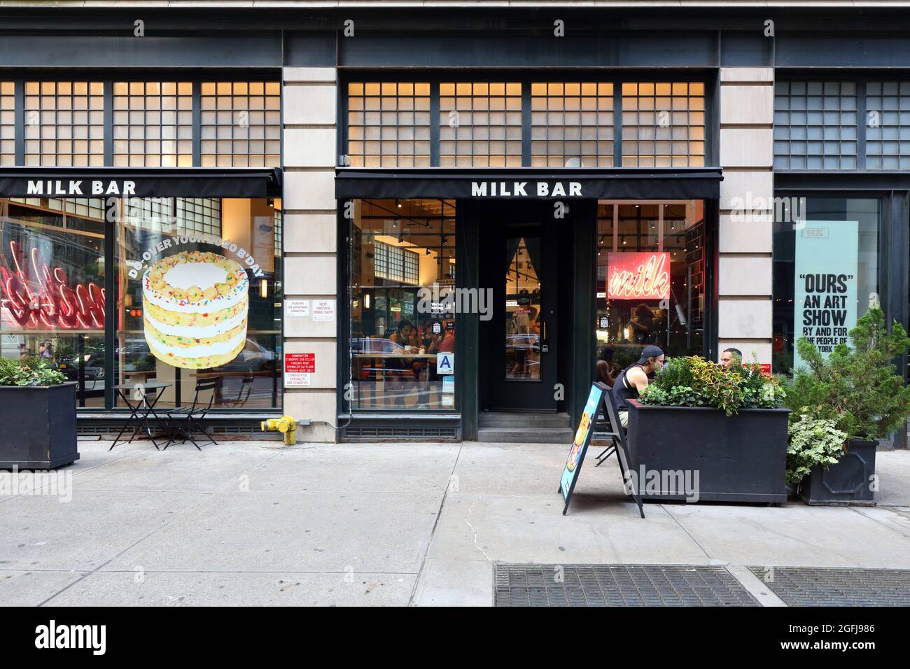 Milk Bar Flagship, 1196 Broadway, New York, NY. Façade extérieure d'un